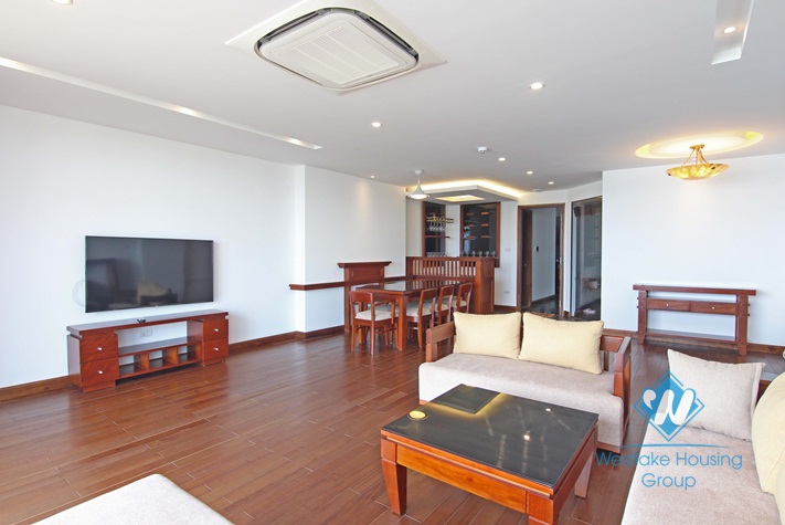High floor lake front apartment for rent in Tay Ho