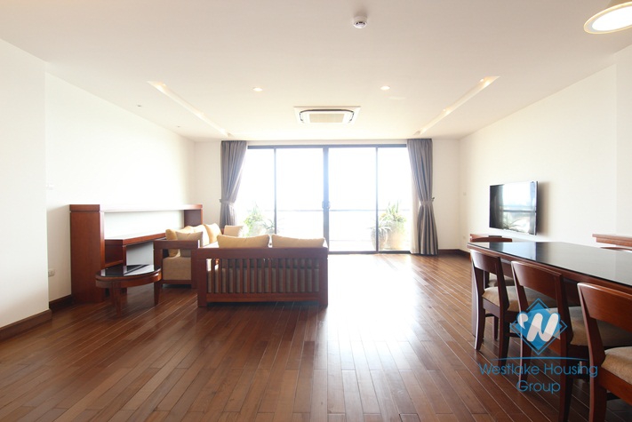 High floor lake front apartment for rent in Tay Ho