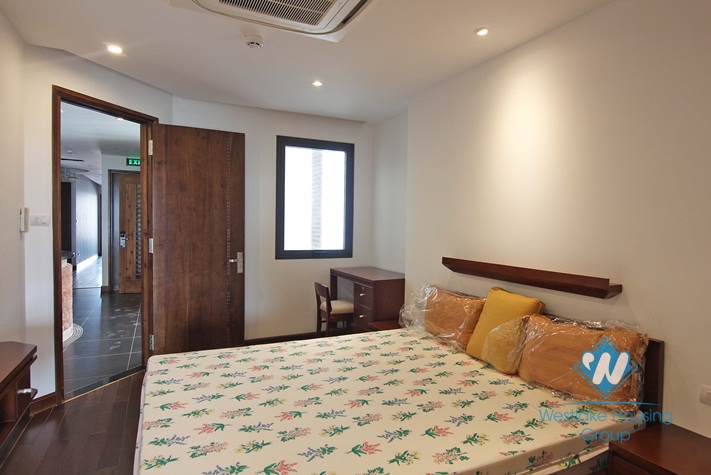 High floor lake front apartment for rent in Tay Ho