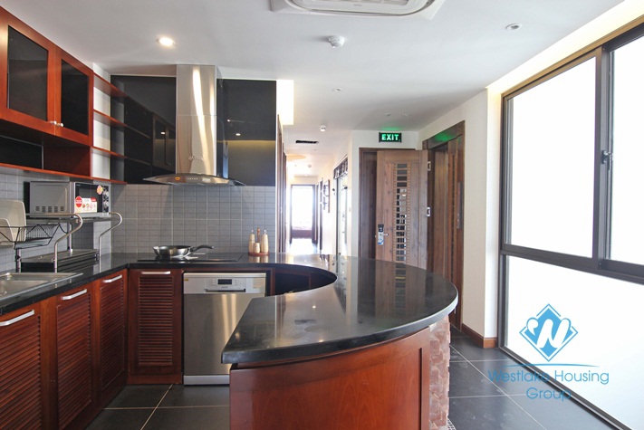 High floor lake front apartment for rent in Tay Ho