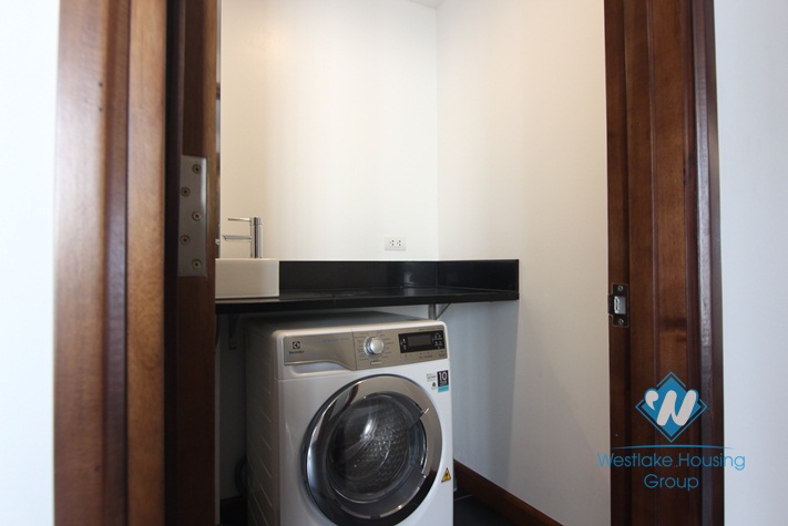 High floor lake front apartment for rent in Tay Ho