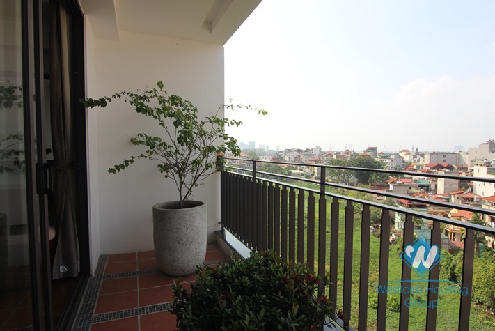 High floor lake front apartment for rent in Tay Ho