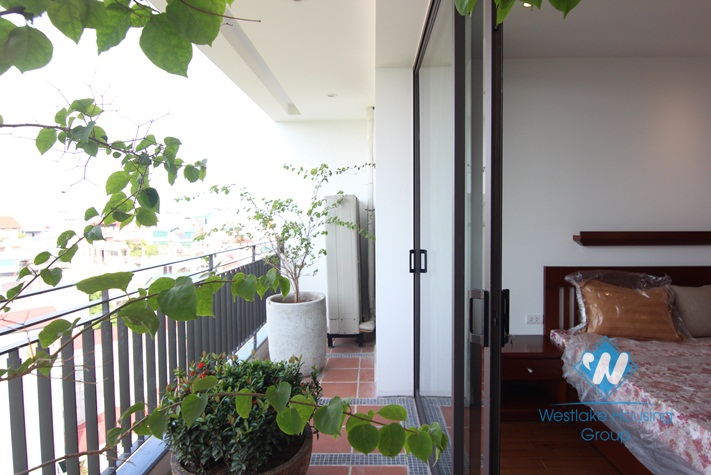 High floor lake front apartment for rent in Tay Ho