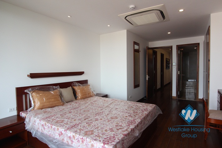 High floor lake front apartment for rent in Tay Ho