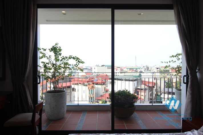 High floor lake front apartment for rent in Tay Ho