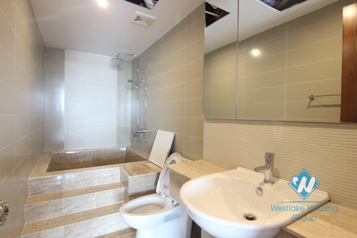 High floor lake front apartment for rent in Tay Ho