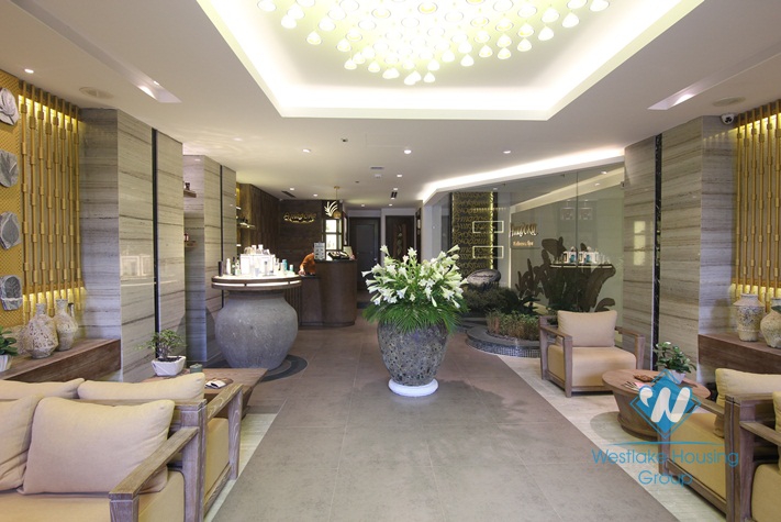 High floor lake front apartment for rent in Tay Ho