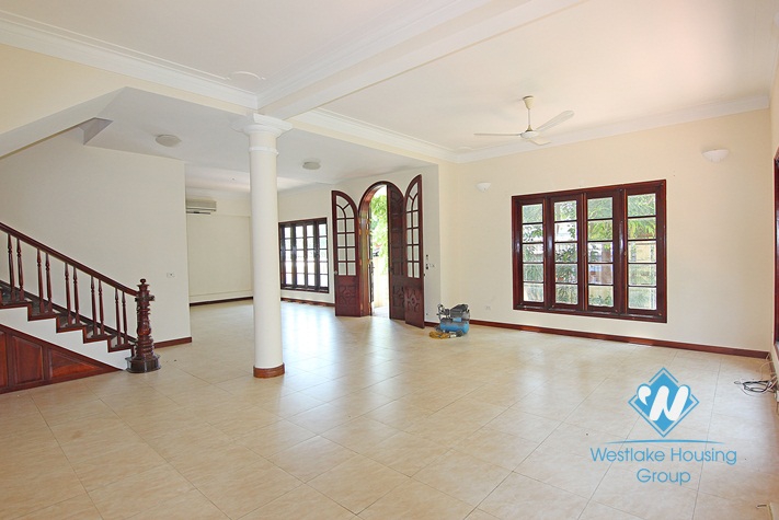 Spacious house for rent in a quiet alley off Xuan Dieu, Tay Ho