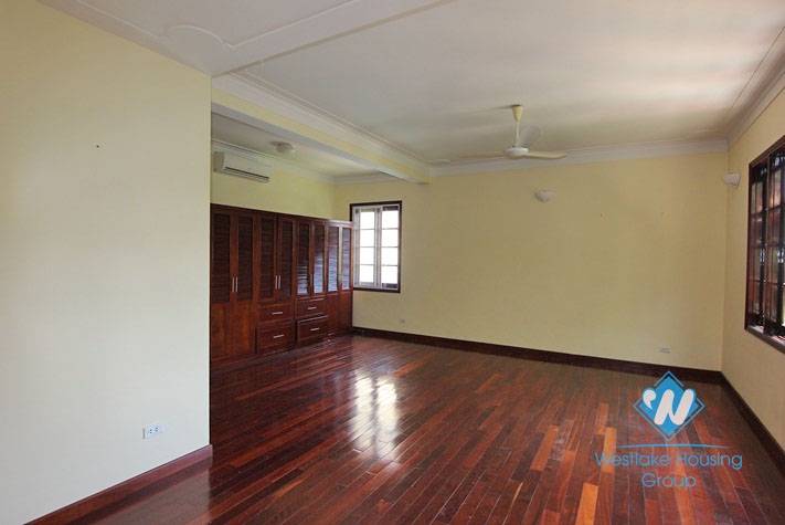Spacious house for rent in a quiet alley off Xuan Dieu, Tay Ho
