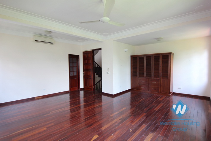 Spacious house for rent in a quiet alley off Xuan Dieu, Tay Ho