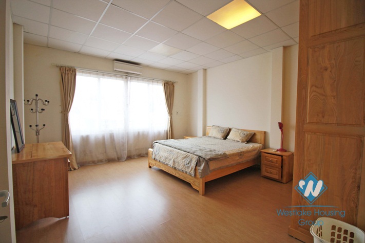 Lake view apartment for rent in Tay Ho, Ha Noi