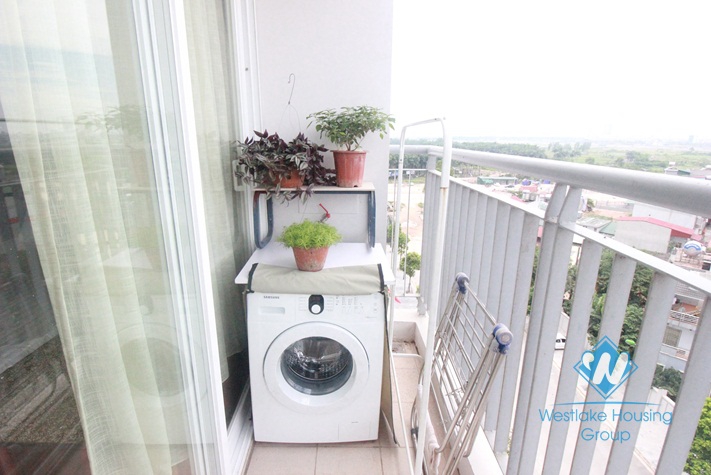Good priced apartment for rent on Lac Long Quan, Tay Ho, Hanoi