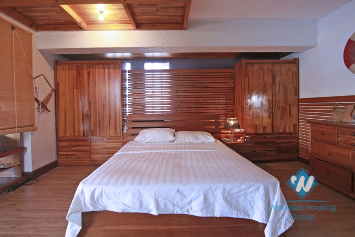 Wonderful lake view apartment for rent on Yen Phu, Tay Ho