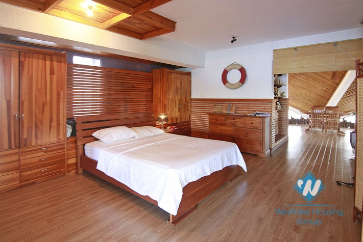 Wonderful lake view apartment for rent on Yen Phu, Tay Ho