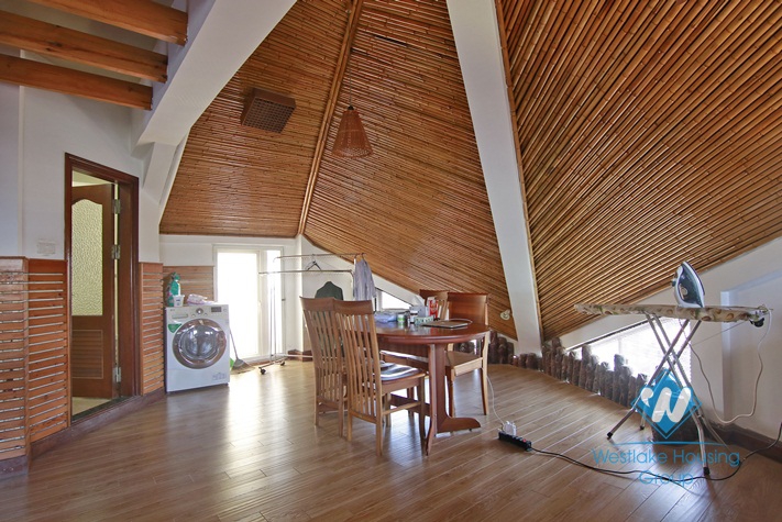 Wonderful lake view apartment for rent on Yen Phu, Tay Ho
