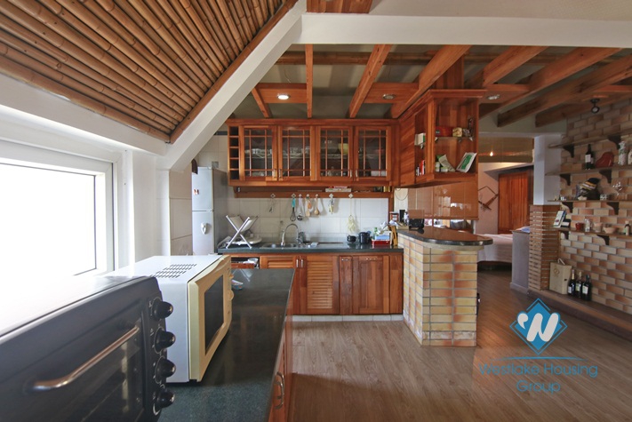 Wonderful lake view apartment for rent on Yen Phu, Tay Ho