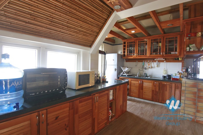 Wonderful lake view apartment for rent on Yen Phu, Tay Ho
