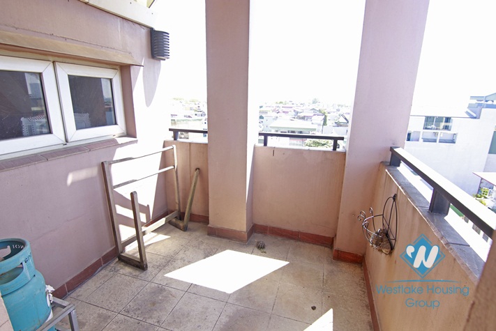 Wonderful lake view apartment for rent on Yen Phu, Tay Ho