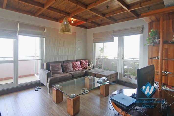 Wonderful lake view apartment for rent on Yen Phu, Tay Ho