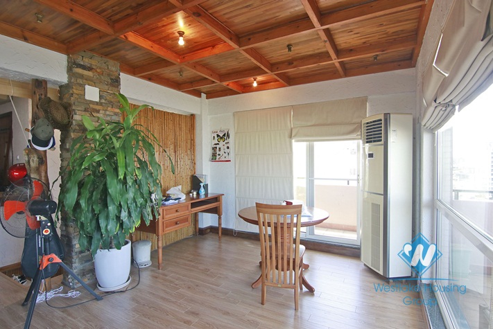 Wonderful lake view apartment for rent on Yen Phu, Tay Ho