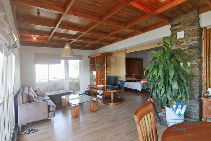 Wonderful lake view apartment for rent on Yen Phu, Tay Ho