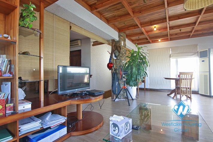 Wonderful lake view apartment for rent on Yen Phu, Tay Ho