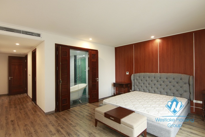 Deluxe apartment for rent in Truc Bach, Ba Dinh