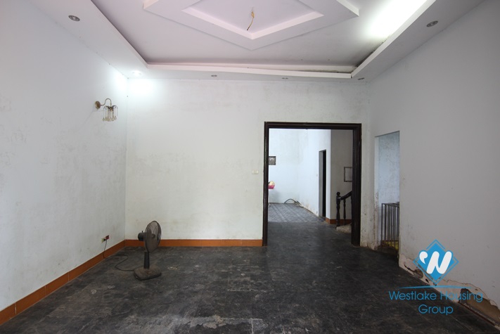 Classic house with nice court yard for rent in Tay Ho district 