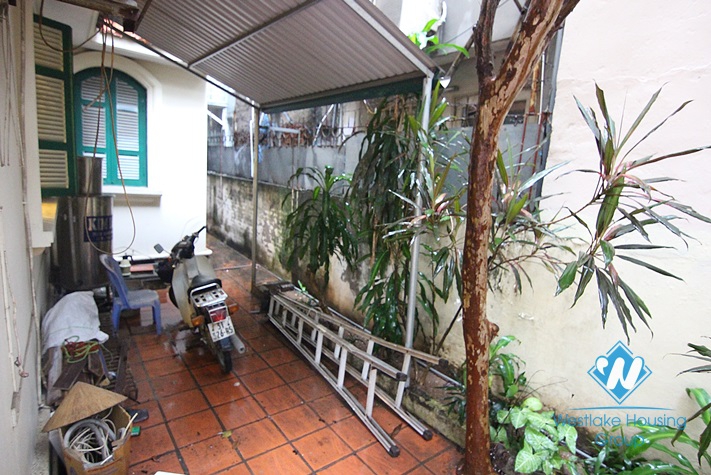 Commodious house with 3 bedrooms for rent in Nghi Tam, Ha Noi