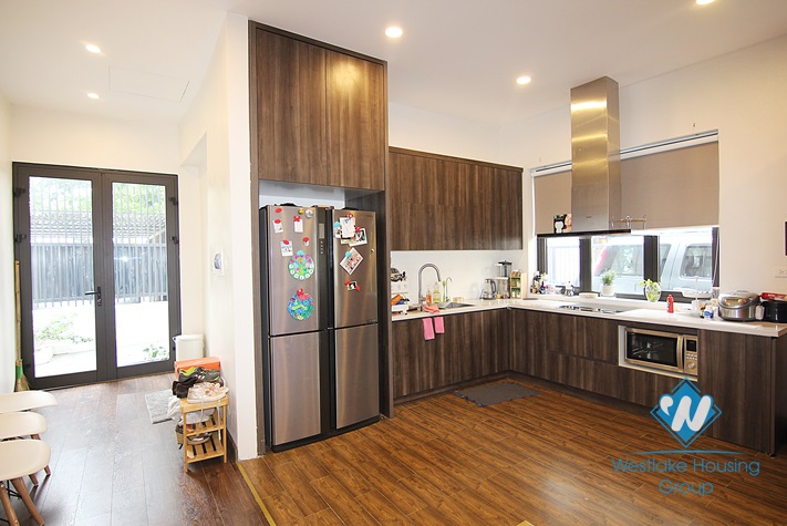 Tay Ho - Modern house by the lake with garden and yard