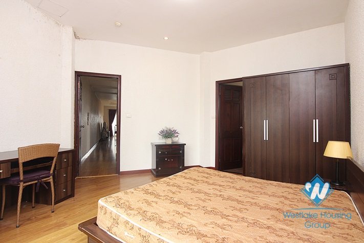 A nice 02 bedrooms apartment for rent near SOMERSET in Xuan dieu st. Tay Ho district 