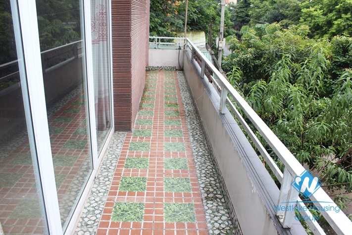 Lake view house for rent in Dang Thai Mai st, Tay ho, Ha Noi