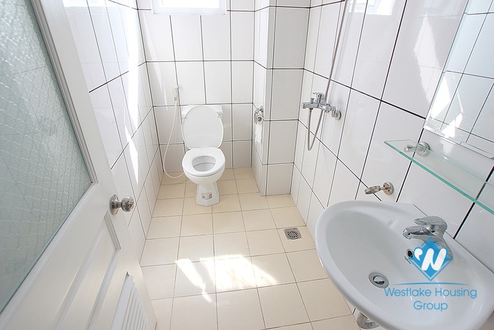 High floor and nice serviced one bedroom apartment for rent in Lac Long Quan