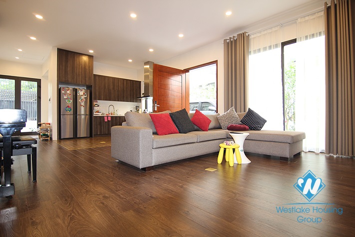 Tay Ho - Modern house by the lake with garden and yard