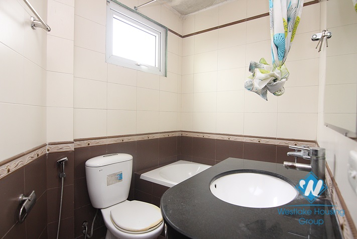 A nice 02 bedrooms apartment for rent near SOMERSET in Xuan dieu st. Tay Ho district 