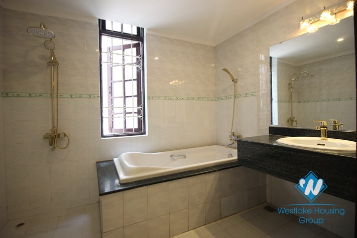 Nice unfurnished house for rent  in Tay Ho area 