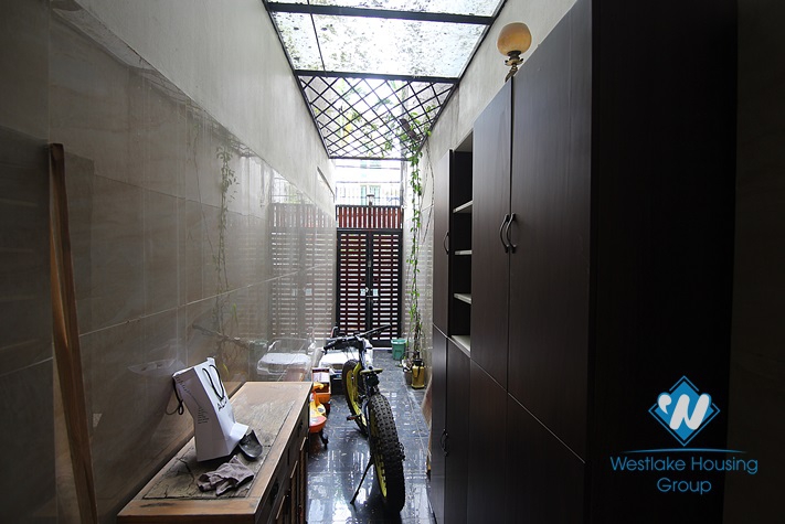 Nice house with nice design for rent in Tay ho area 