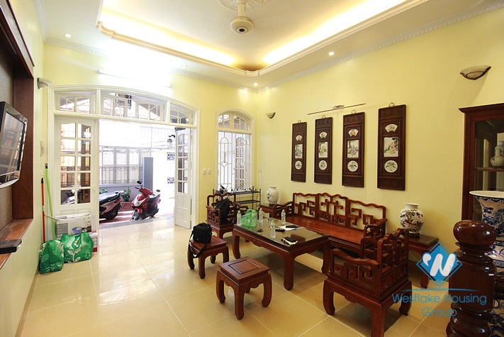 Good house with 4 bedrooms for rent in Au Co st, Tay Ho, Ha Noi. Cheap price