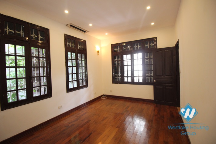 Nice unfurnished house for rent  in Tay Ho area 