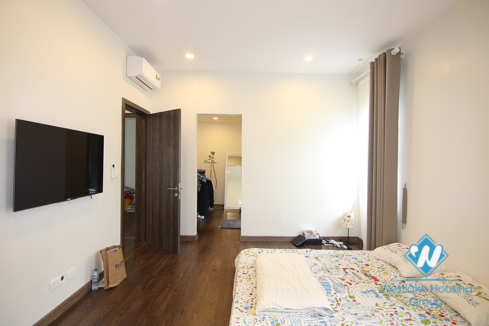 Tay Ho - Modern house by the lake with garden and yard