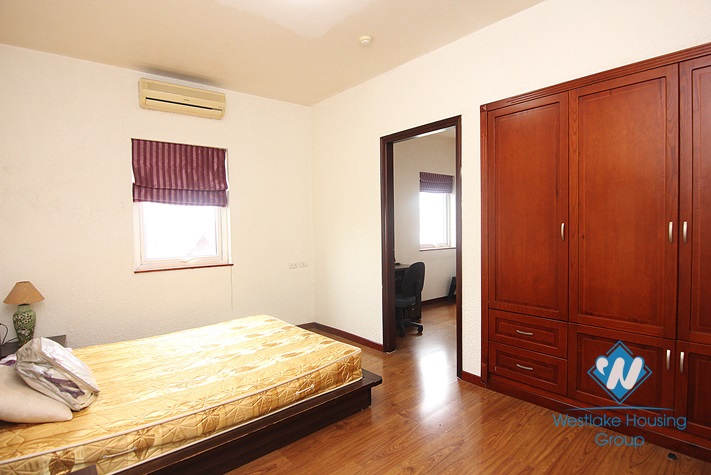 A nice 02 bedrooms apartment for rent near SOMERSET in Xuan dieu st. Tay Ho district 