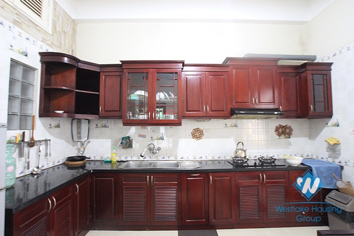 Apartment for lease in Nghi tam alley, Tay Ho, Hanoi