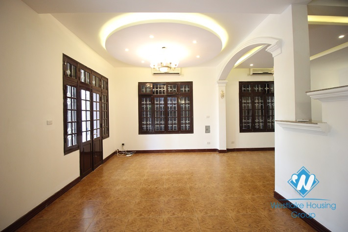 Nice unfurnished house for rent  in Tay Ho area 