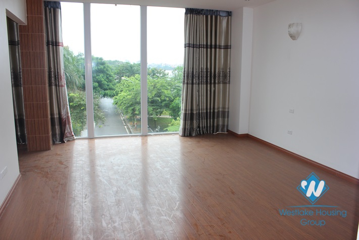 Lake view house for rent in Dang Thai Mai st, Tay ho, Ha Noi