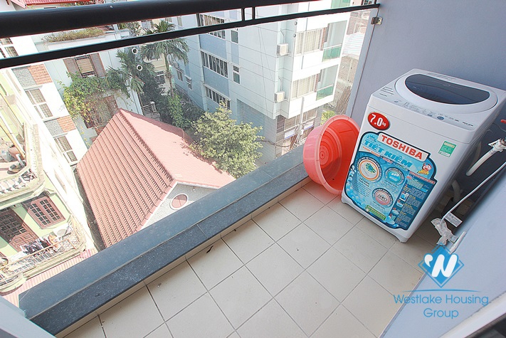 High floor and nice serviced one bedroom apartment for rent in Lac Long Quan