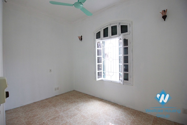 Good house with 4 bedrooms for rent in Au Co st, Tay Ho, Ha Noi. Cheap price