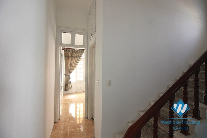 Good house with 4 bedrooms for rent in Au Co st, Tay Ho, Ha Noi. Cheap price