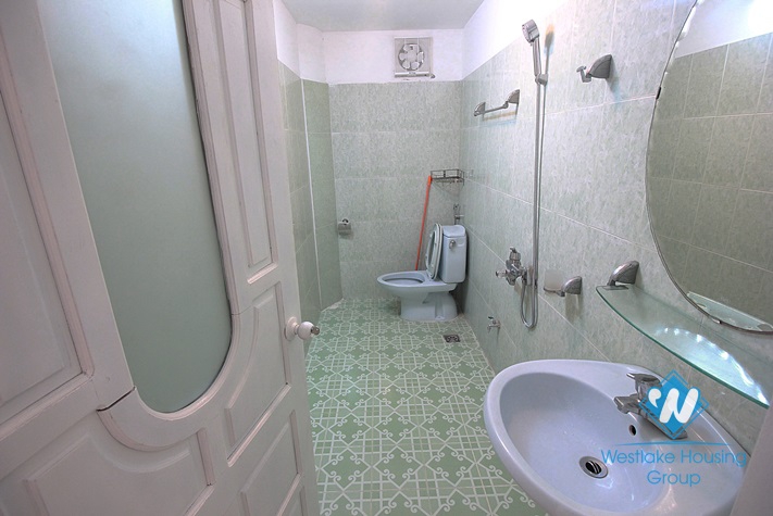 Good house with 4 bedrooms for rent in Au Co st, Tay Ho, Ha Noi. Cheap price