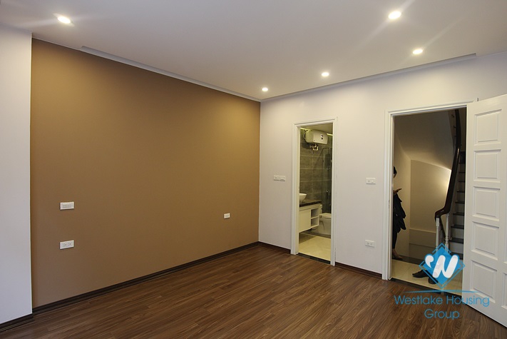 Nice house with 2 bedrooms for rent in Au Co st, Tay Ho district 