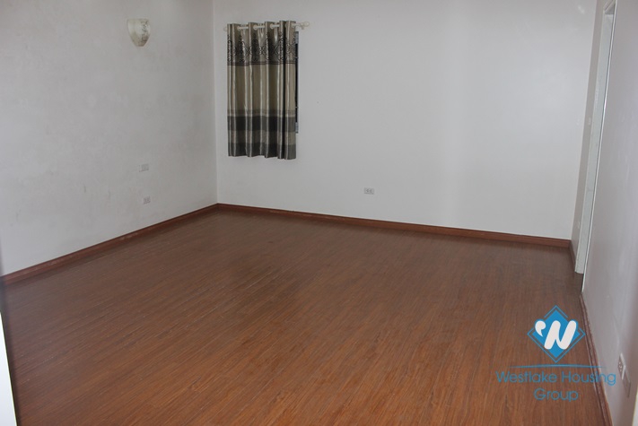Lake view house for rent in Dang Thai Mai st, Tay ho, Ha Noi